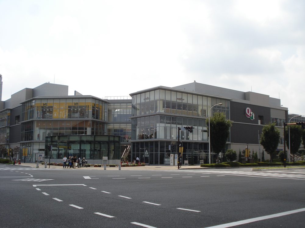 2007年のつくばクレオスクエアQ’t。旧名称の看板が出ている